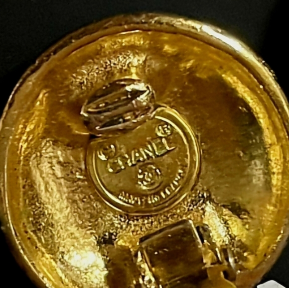 Chanel Gold-plated Lettered Vintage Earrings - Picture 6 of 7